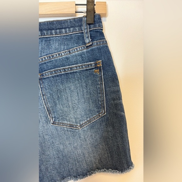 Madewell High-Rise Denim Shorts in
Glenoaks Wash Denim , sz 25 - Picture 7 of 10